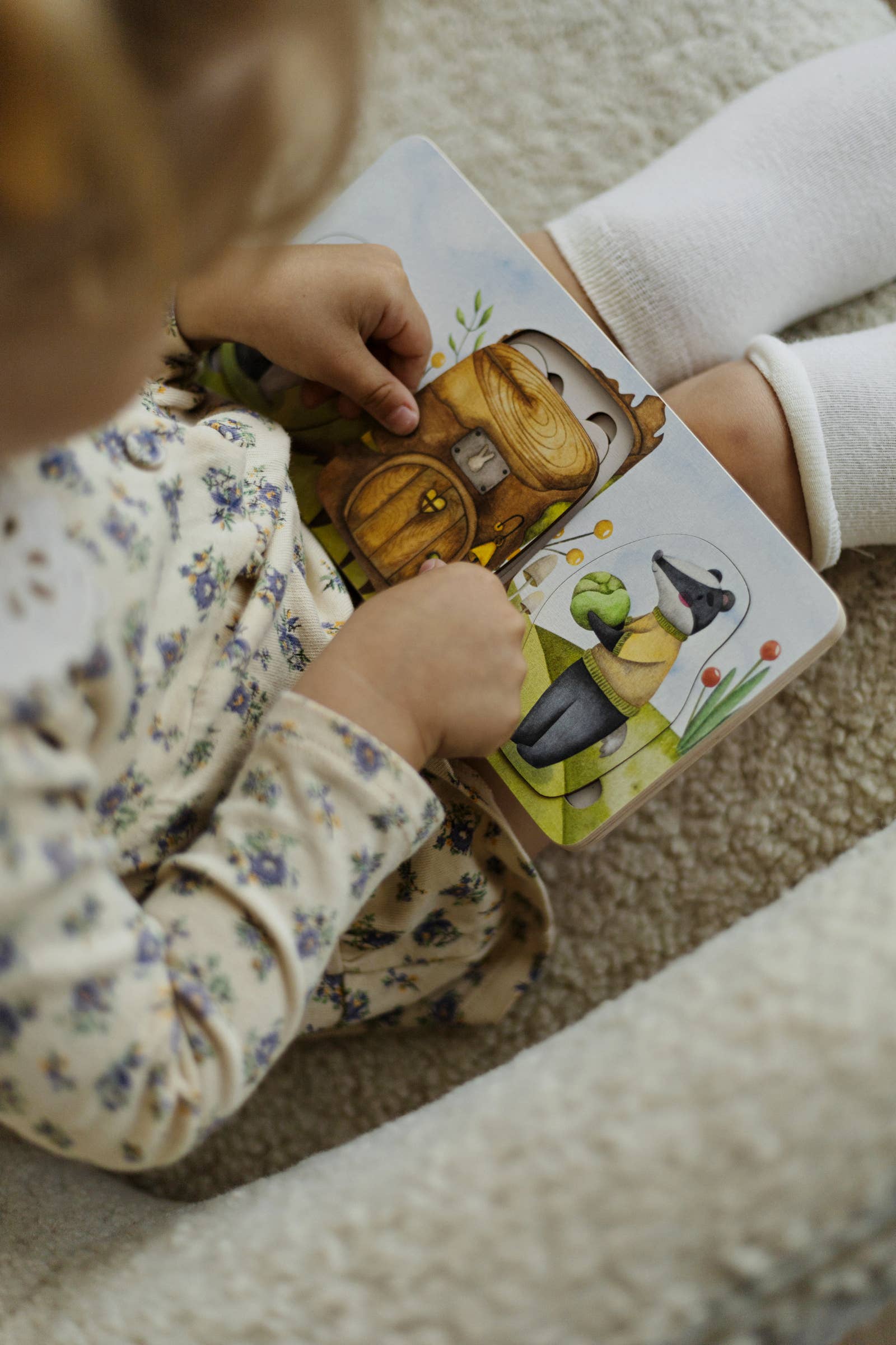 Medinė sluoksniuota dėlionė „Kiškių šeima“