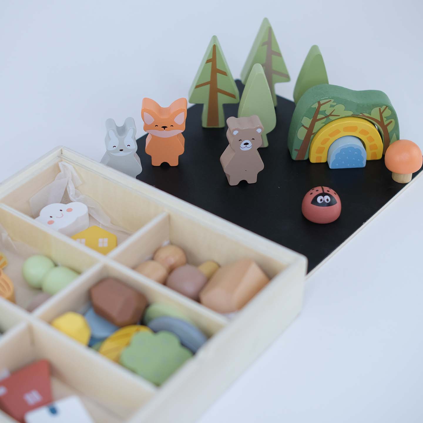 Montessori medinių figūrėlių rinkinys "Miškas"